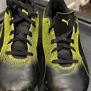 Puma Neon Yellow and Black Sports Sneakers